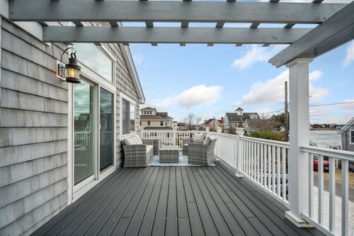 Plum Time | Water Views | Decks | Walk to Basin