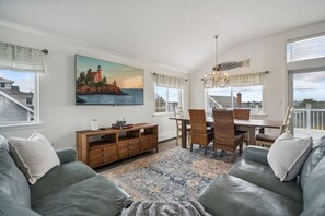 TV, offices - Plum Time | Water Views | Decks | Walk to Basin (Newburyport)
