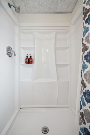 Shower, towels - Plum Time | Water Views | Decks | Walk to Basin (Newburyport)