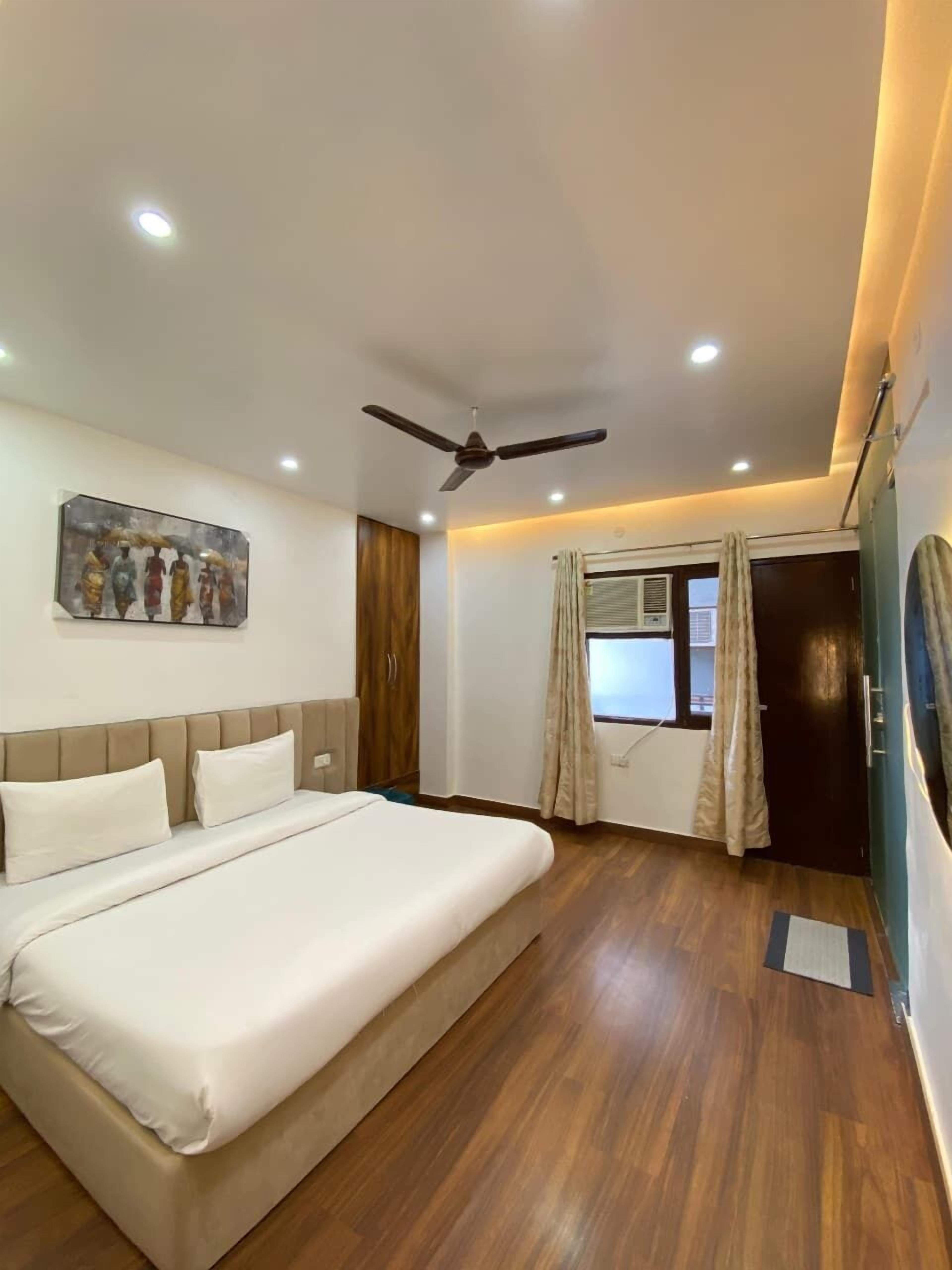 Premium-huone | Pimennysverhot, silitysrauta/-lauta, ilmainen Wi-Fi, vuodevaatteet