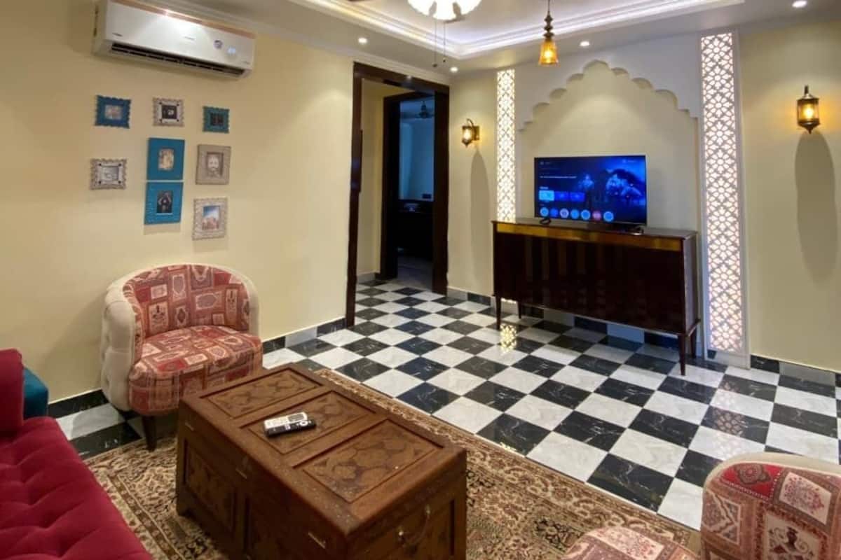 Royal-Suite, 3 Schlafzimmer, Flussblick | Wohnbereich | 32-Zoll-LED-Fernseher mit Digitalempfang