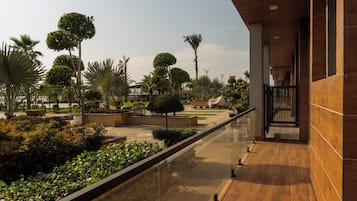 Sunset Ganga Vista Suite | Garden view