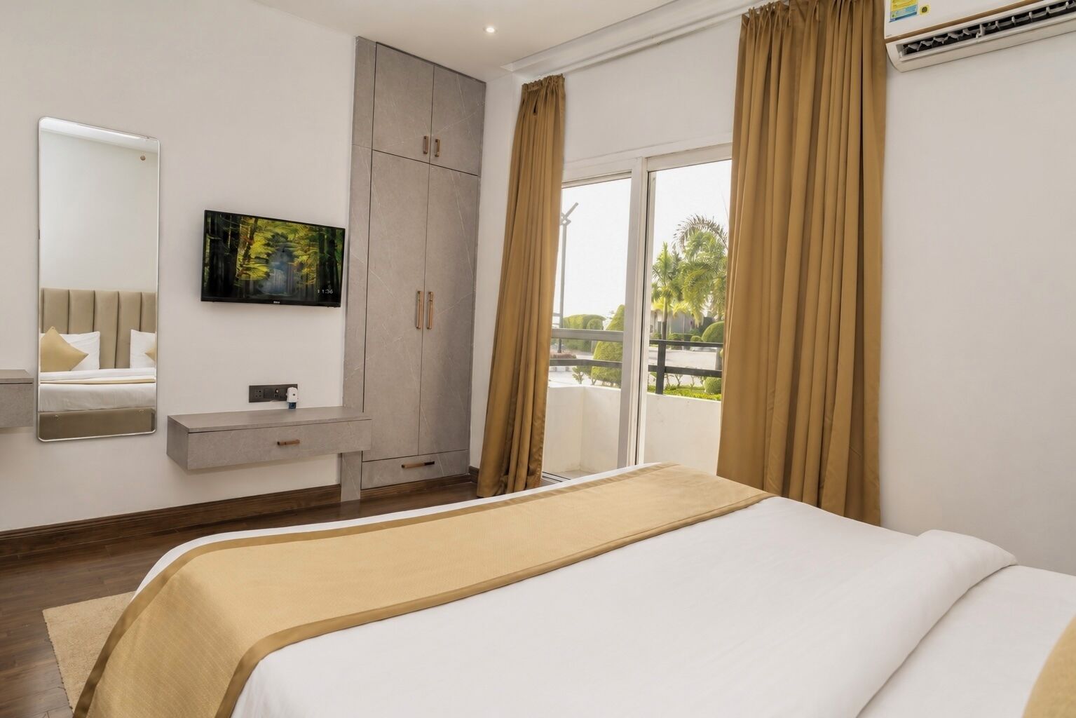 Premium One Bedroom | Blackout drapes, iron/ironing board, free WiFi, bed sheets