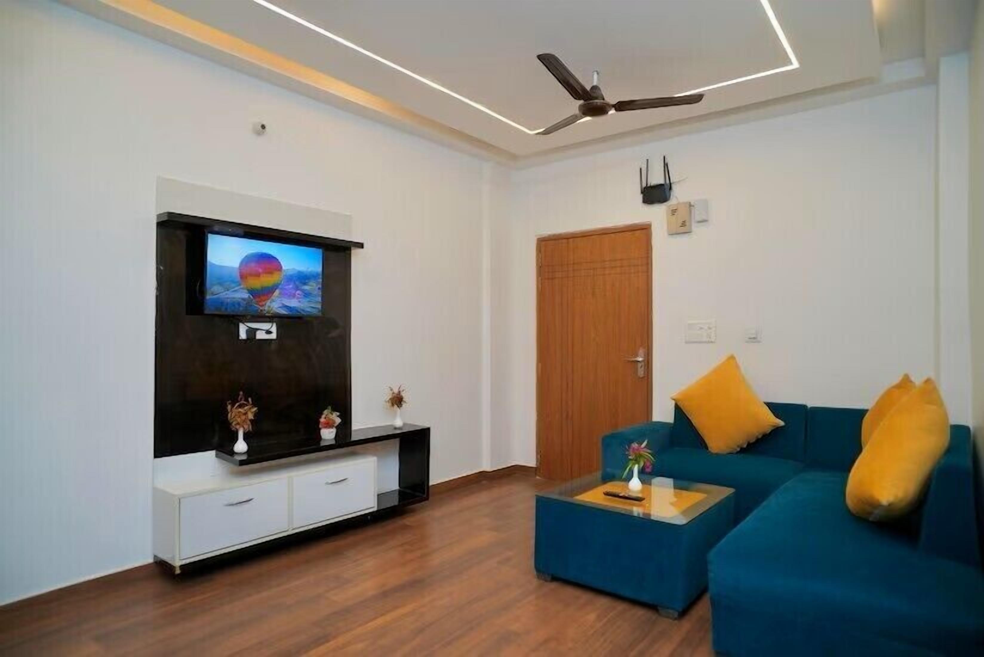 Premium-Zimmer, 2 Schlafzimmer, Nichtraucher, Gartenblick | Wohnbereich | 32-Zoll-LED-Fernseher mit Digitalempfang