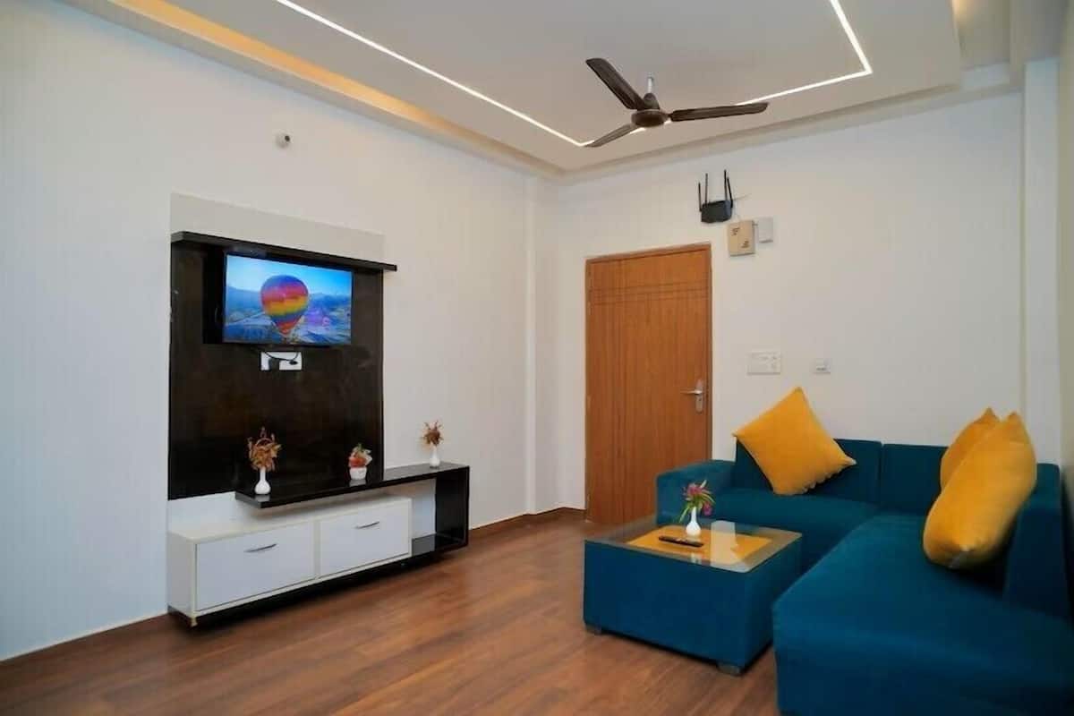 Premium-Zimmer, 2 Schlafzimmer, Nichtraucher, Gartenblick | Wohnbereich | 32-Zoll-LED-Fernseher mit Digitalempfang