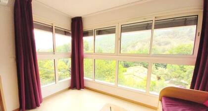 2 Rooms for 4 People