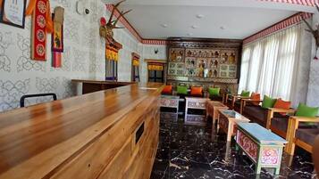 Quarto casal ou duplo conforto, sacada, vista para a colina | Vista para o jardim