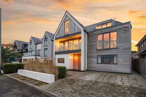 Exterior - Whitstable | 4 bd | Pool | Games Room | Cinema (Kent)