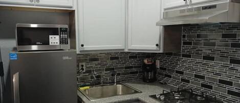 Fridge, microwave, stovetop, coffee/tea maker