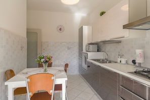 Fridge, microwave, oven, stovetop - Quadri D'oro (Loano)
