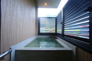 Family Twin Room | Bathroom | Hair dryer, soap, shampoo, toilet paper - Myoukenkan (Kirishima)