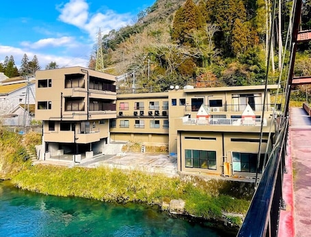 Exterior. Myoukenkan