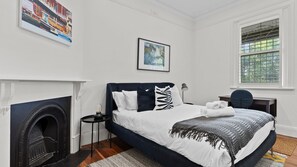 3 bedrooms, desk, iron/ironing board, free WiFi