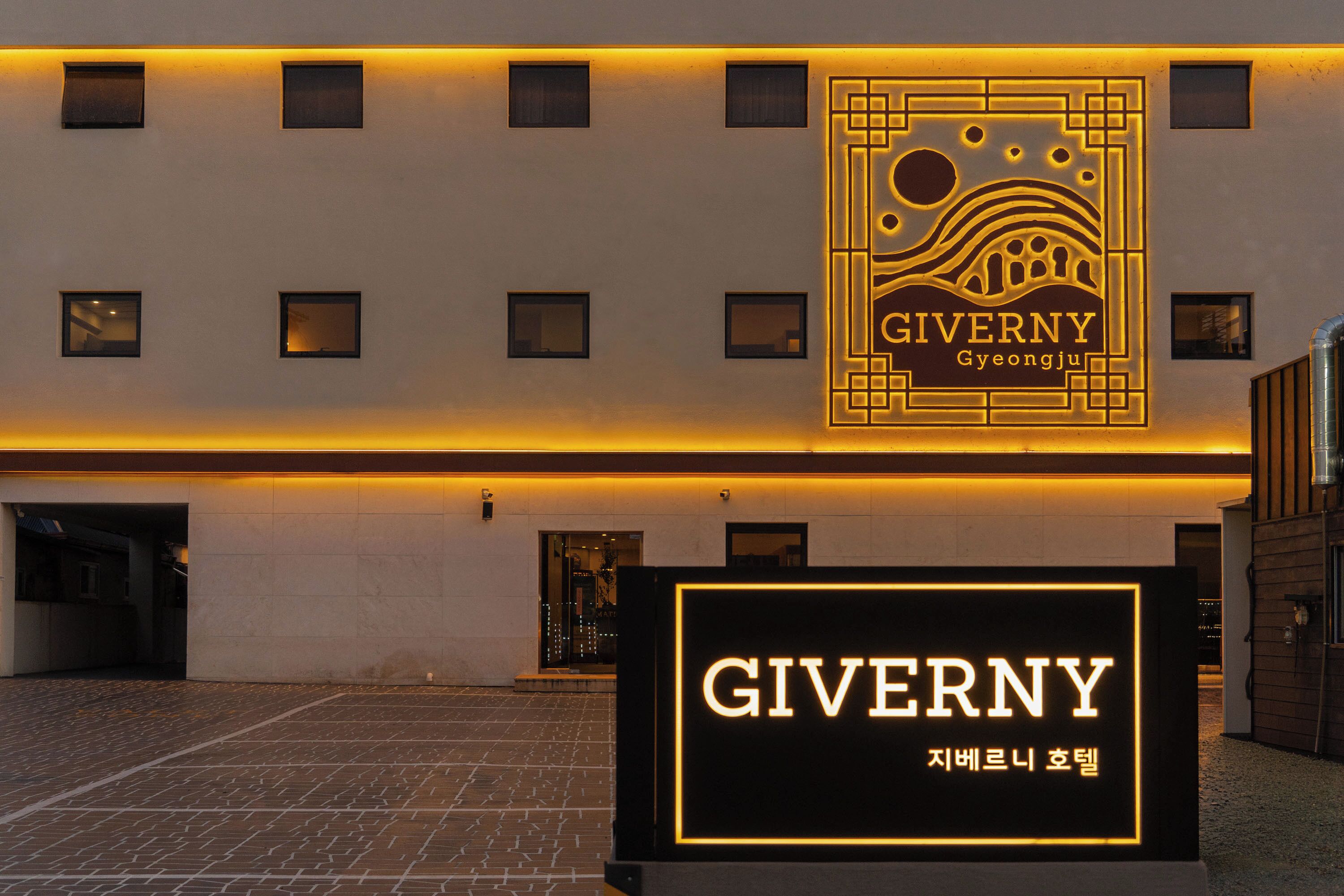 Photo - Giverny Hotel