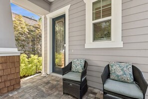 Terrace/patio - Seashell Cove | Pet-friendly, Bikes, & Short walk to Egan's Creek! (Fernandina Beach)