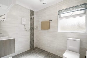 A bathroom with a shower, toilet, and sink. - Beach House & Garden in St Merryn, Private Parking (Rock)