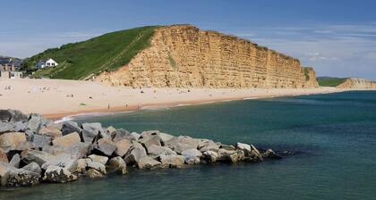 18th Century Thatched Cottage, Parking & Garden
