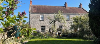 Grade II Listed House, Tranquil Garden & Parking
