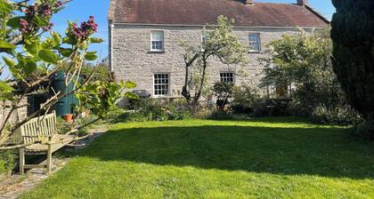 Grade II Listed House, Tranquil Garden & Parking