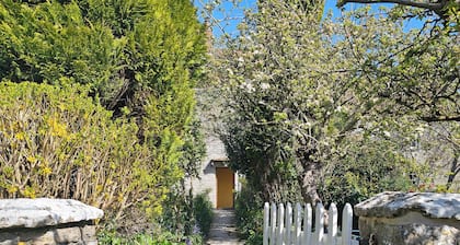 Grade II Listed House, Tranquil Garden & Parking
