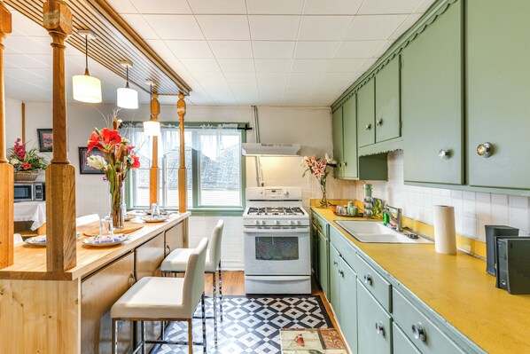 Fridge, microwave, stovetop, coffee/tea maker
