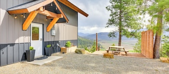 Balcony & Patio w/ Mtn Views! Bonners Ferry Escape