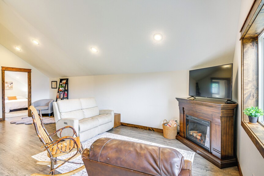 Balcony & Patio W/ Mtn Views! Bonners Ferry Escape - Bonners Ferry, ID