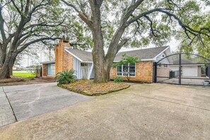 Enjoy a peaceful stay in this single-story house with a spacious yard and a garage.