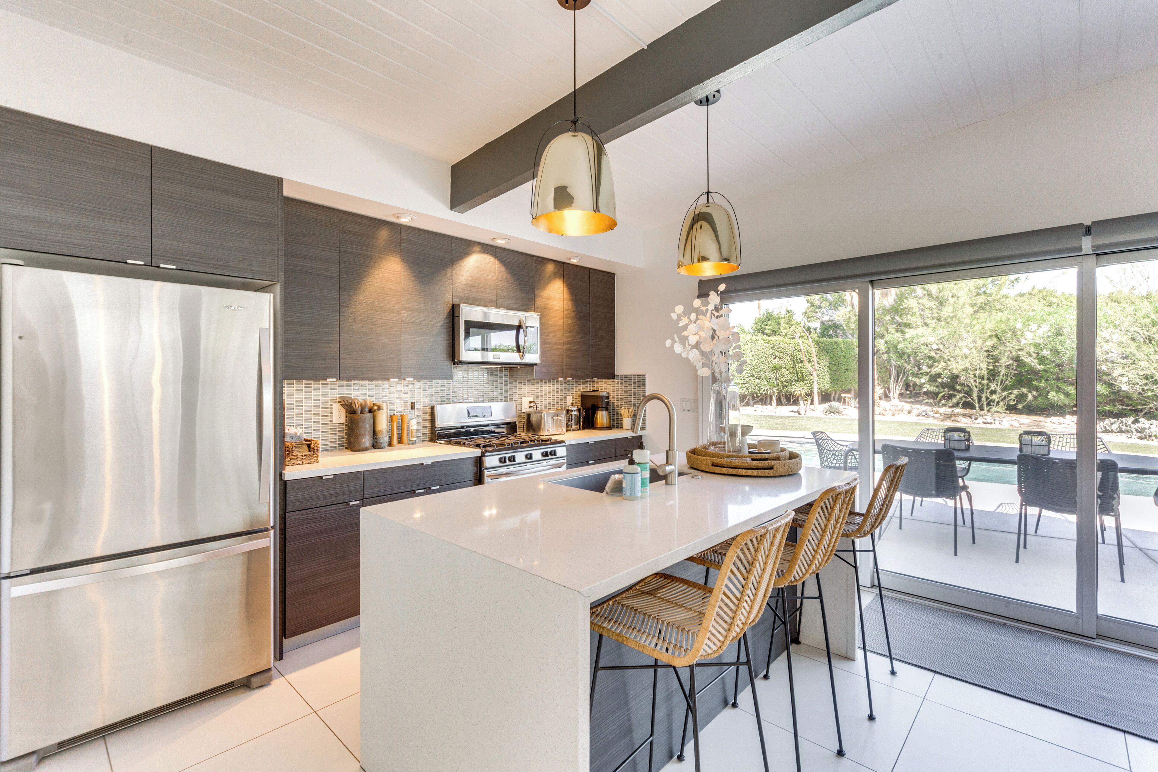 Kühlschrank, Mikrowelle, Herdplatte, Geschirrspüler