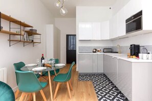 Fridge, microwave, dishwasher, coffee/tea maker