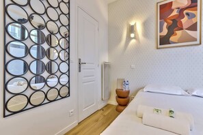 Iron/ironing board, WiFi, bed sheets