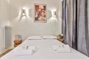 Iron/ironing board, WiFi, bed sheets - Charmant studioau coeur des Batignolles (Paris)