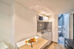 Fridge, microwave, coffee/tea maker, cookware/dishes/utensils