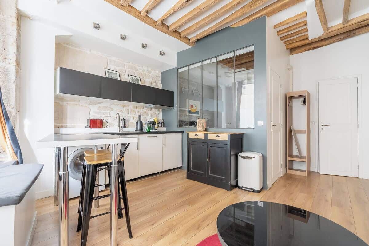 Microwave, stovetop, coffee/tea maker, toaster