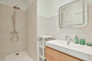 Shower, hair dryer, shampoo