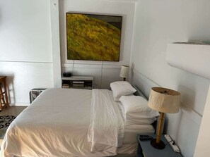WiFi, bed sheets - Tree House Hideaway (Carolina Beach)