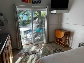 WiFi, bed sheets - Tree House Hideaway (Carolina Beach)