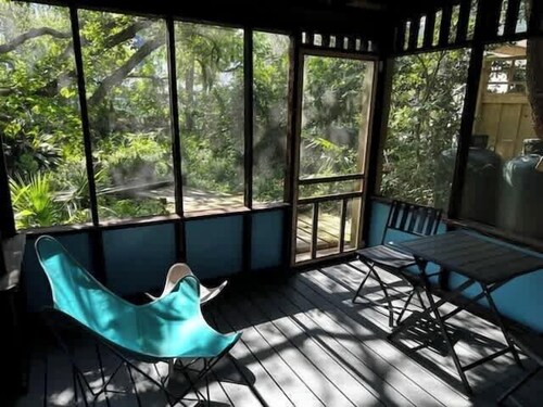 Tree House Hideaway