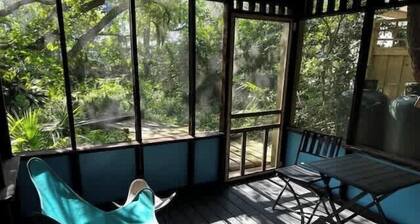 Tree House Hideaway