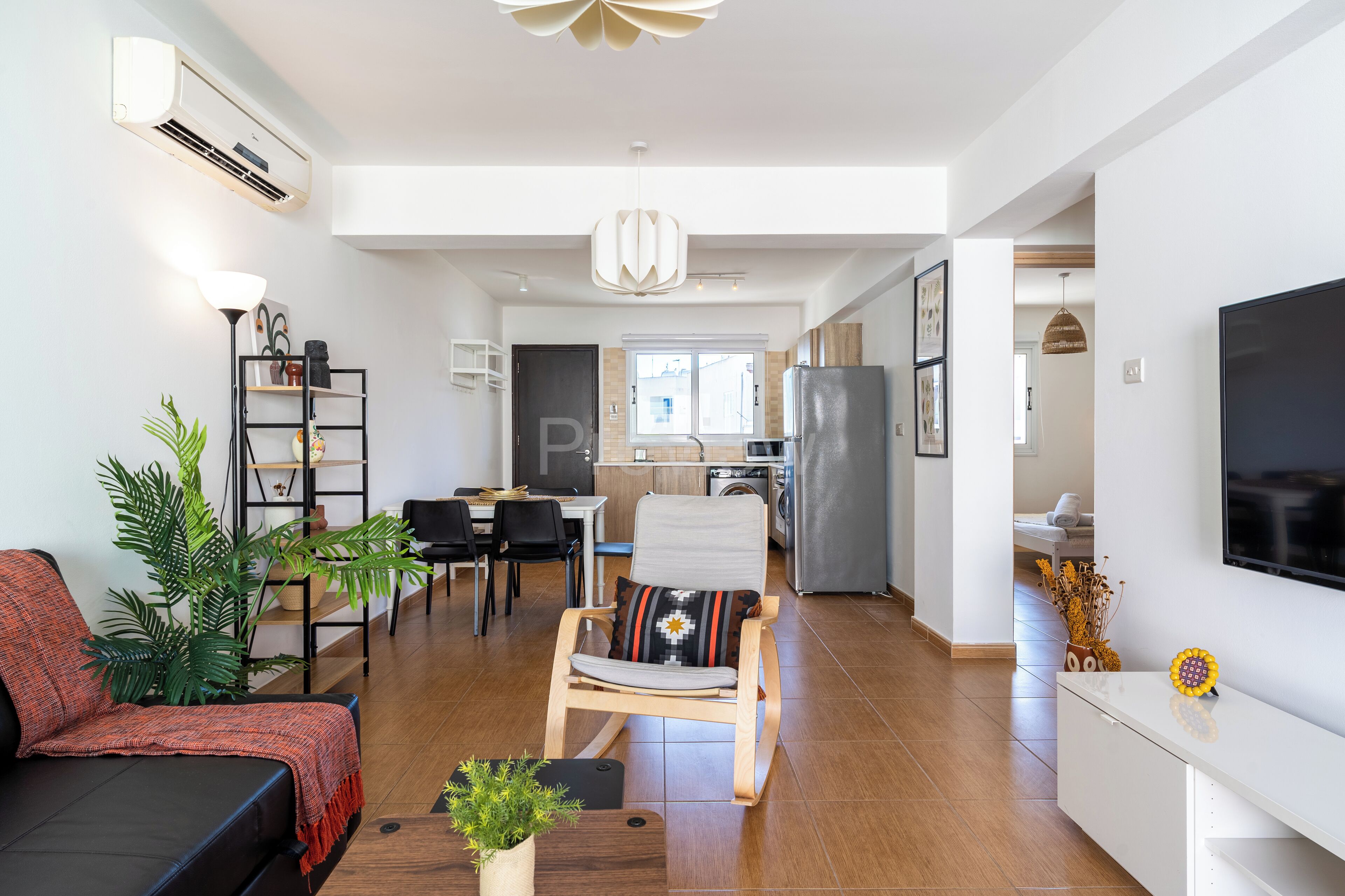 Departamento, 2 habitaciones, cocina, vista a la ciudad | Sala de estar | Smart TV de 46 pulgadas con canales digitales y tenis de mesa 