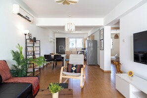 Apartment, 2 Bedrooms, Kitchen, City View | Living room | 46-inch Smart TV with digital channels, table tennis, streaming services - Quint - 2-Bedroom Apt & Pool in Protaras (Paralimni)