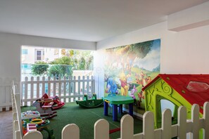 Children’s play area – outdoor