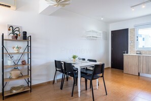 Apartment, 2 Bedrooms, Kitchen, City View | Dining room