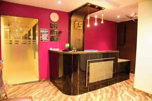 Reception - Hotel Embassy Suites (Mumbai)