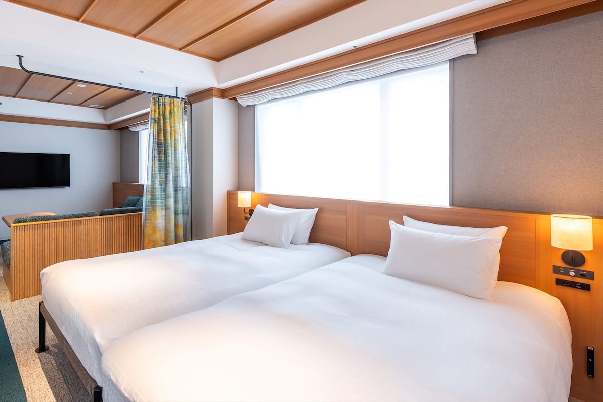 In-room safe, blackout drapes, soundproofing