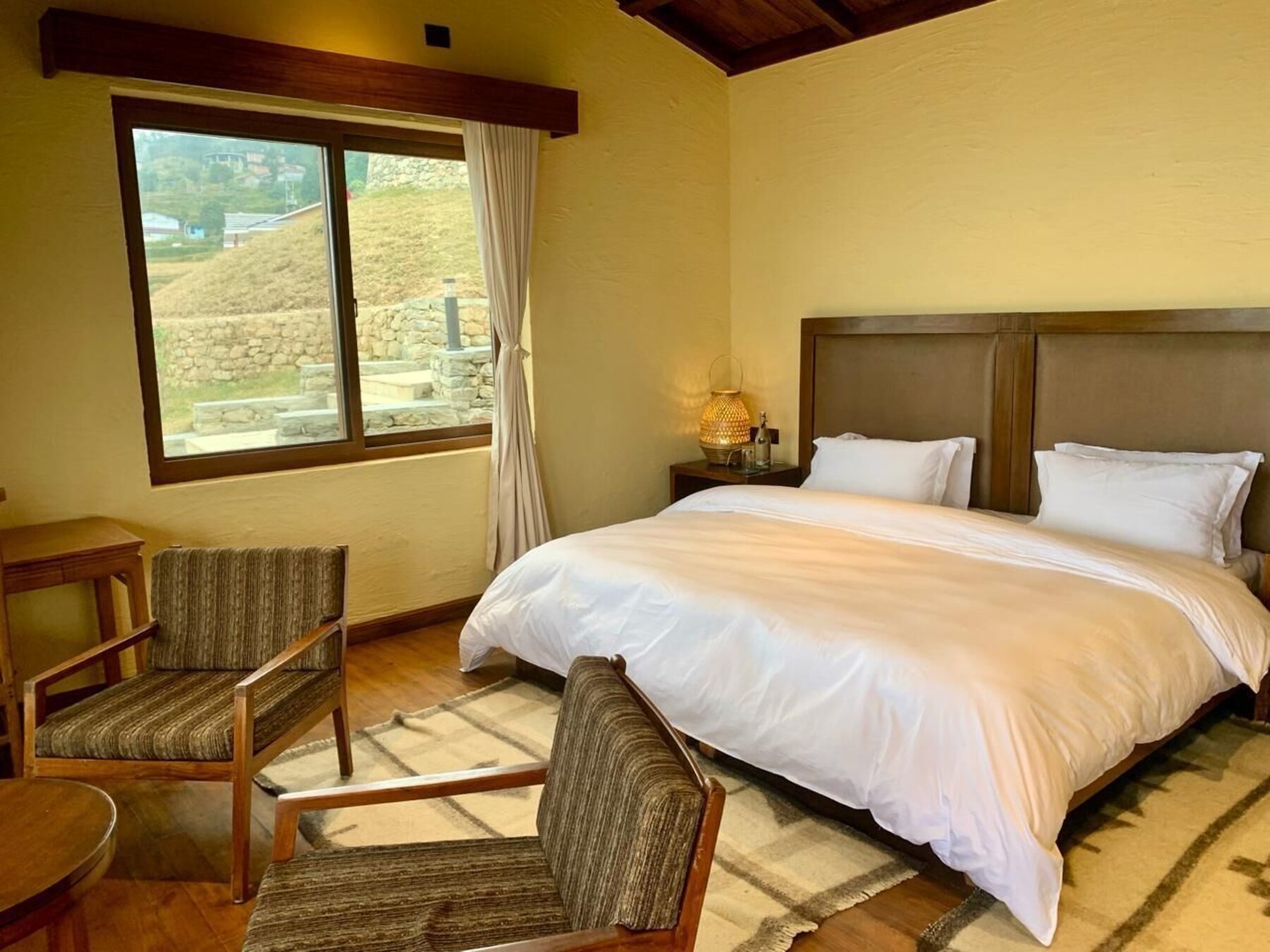 Deluxe Double or Twin Room, Mountain View | Desk, laptop workspace, bed sheets