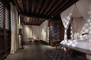 Con stile personalizzato, con arredamento individuale, tende oscuranti