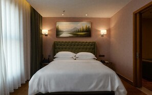 Luxury-Zweibettzimmer | Hochwertige Bettwaren, Daunenbettdecken, individuell dekoriert