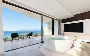 Junior Double Room, Sea View | Laptop workspace, blackout drapes, iron/ironing board, rollaway beds - Anyu Aranya Collection Sea View Resort Hotel (Dali)