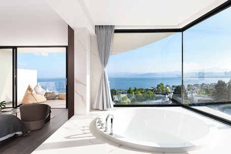 Design Double Room, Balcony, Sea View | Bathroom | Separate tub and shower, hair dryer, slippers, towels